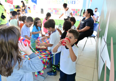 Projeto leva teatro, realidade virtual e jogos para promover sustentabilidade em escolas de Rio Grande (RS)